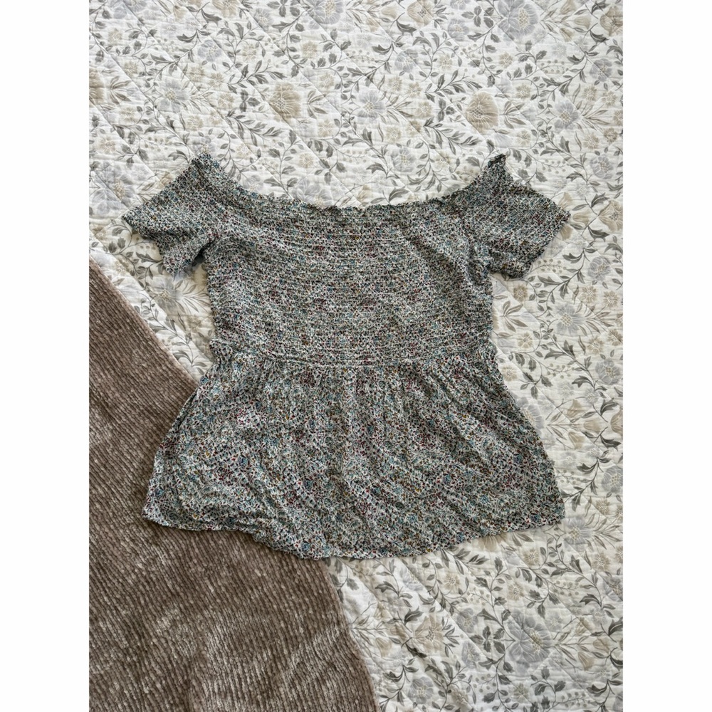 Old Navy Smocked Floral Babydoll Blouse - L - EUC!